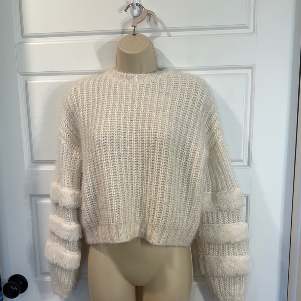 Bershka cropped fuzzy sweater XS